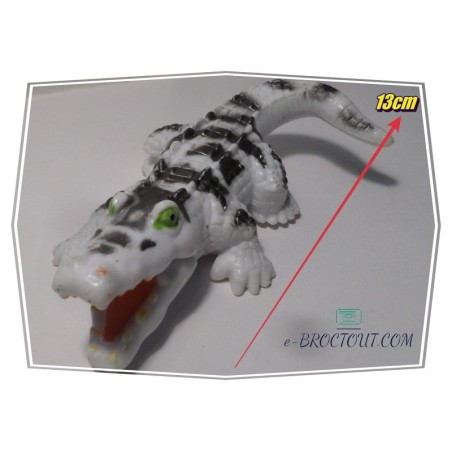 copy of Figurine les animaux sauvages : alligator allongé avec sac à dos