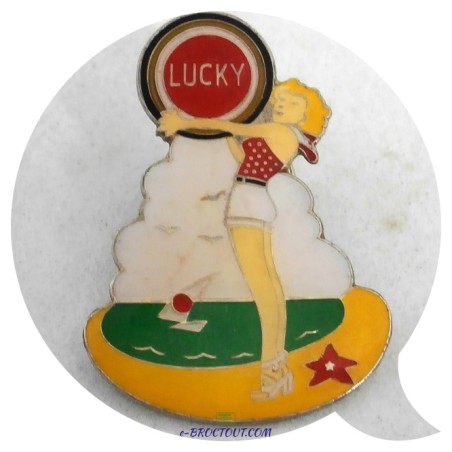 Pin's Pin-Up Sexy Miss Lucky Strike À La plage - Eole -