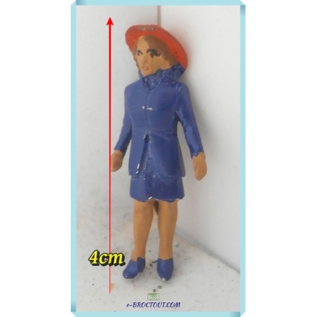 Figurine Diorama - Femme En Robe Bleue Avec Chapeau Rouge - 4cm