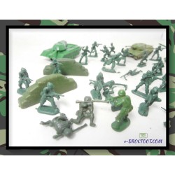 Diorama Figurines Militaires : Lot De Soldats, Chars Et Murets Période 39-45