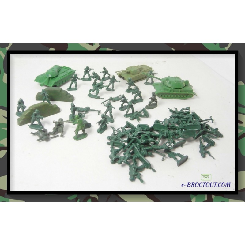 Diorama Figurines Militaires : Lot De Soldats, Chars Et Murets Période 39-45