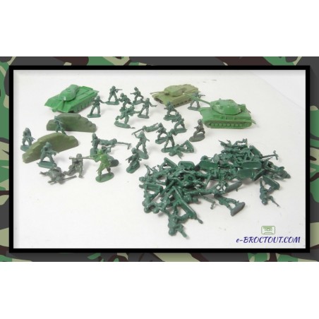 Diorama Figurines Militaires : Lot De Soldats, Chars Et Murets Période 39-45