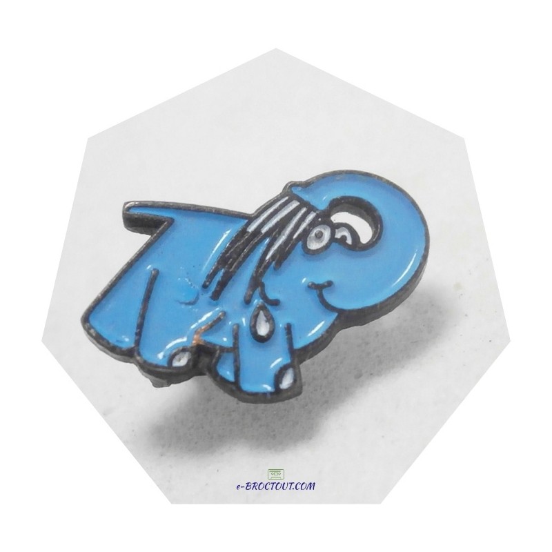 Pin's Station de lavage auto - Eléphant bleu qui se douche